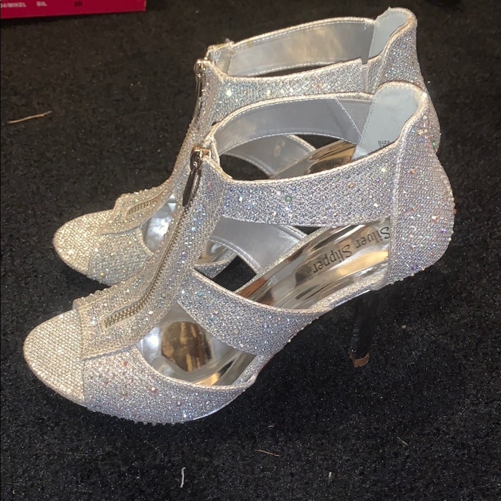 Silver high heels 👠